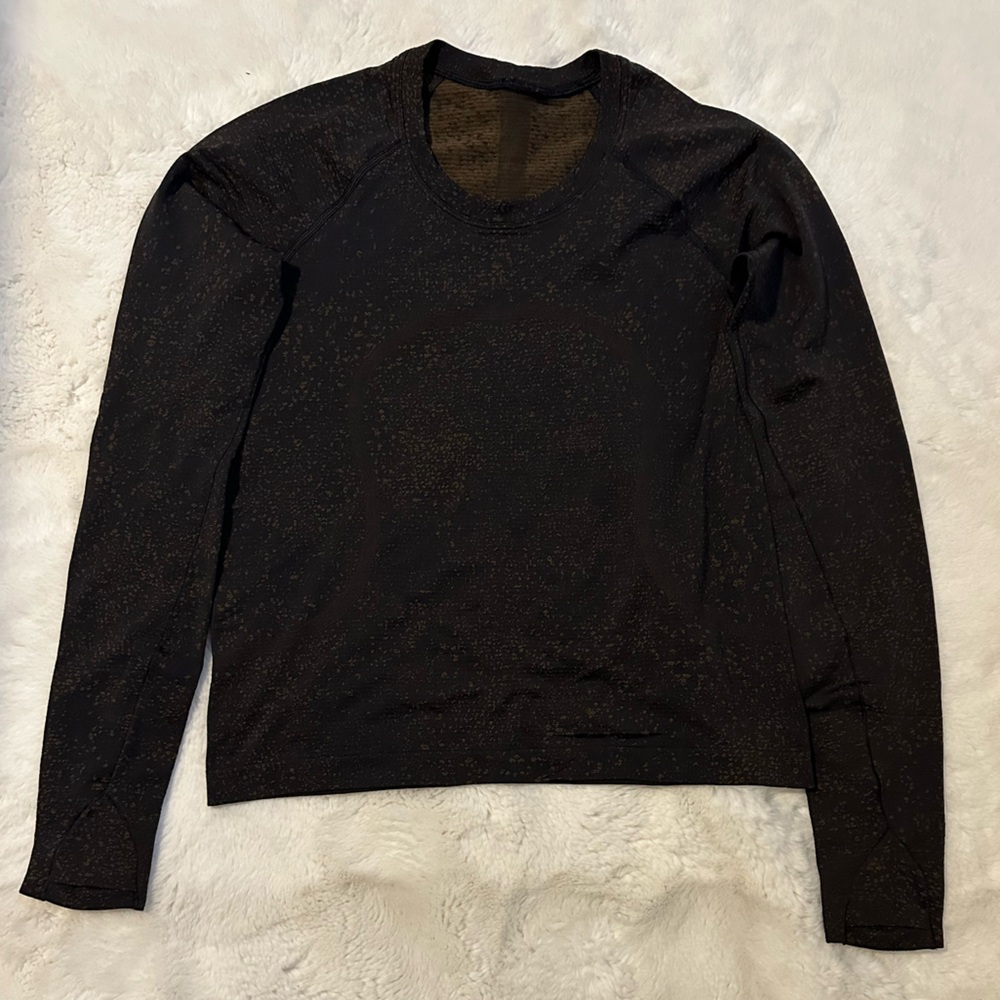 Lululemon Swiftly Long Sleeve Shirt Black with Gold detail Size 8